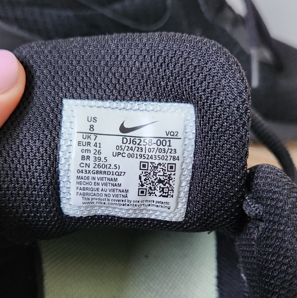 Nike shoes - Picture 6 of 9